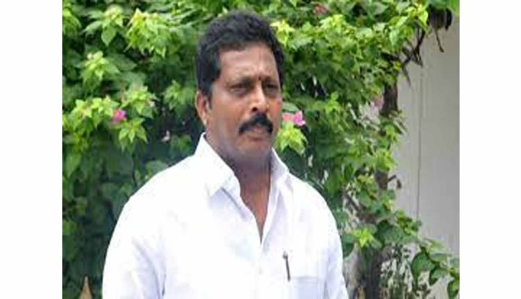 Lingaiah Yadav asks Bandi Sanjay to stop loose talk