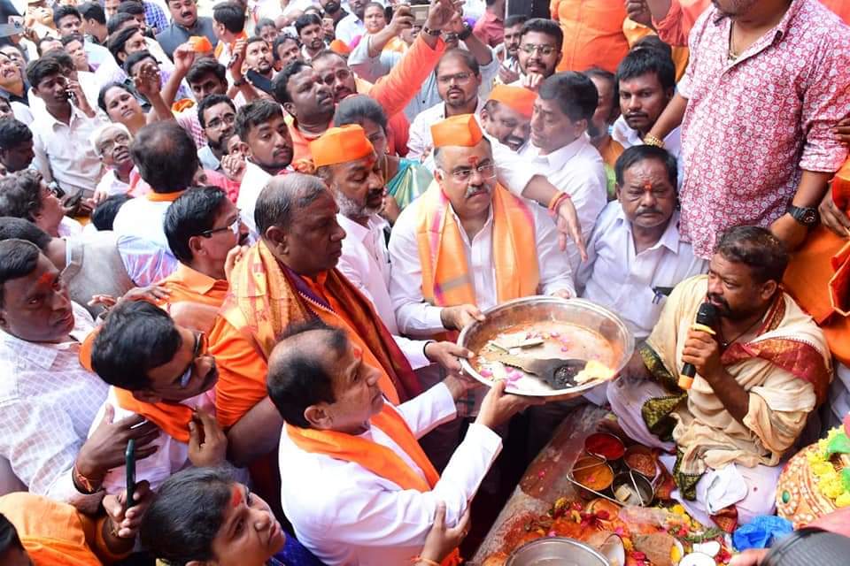 State BJP Chief Performs Prayers at Khairatabad Ganesh