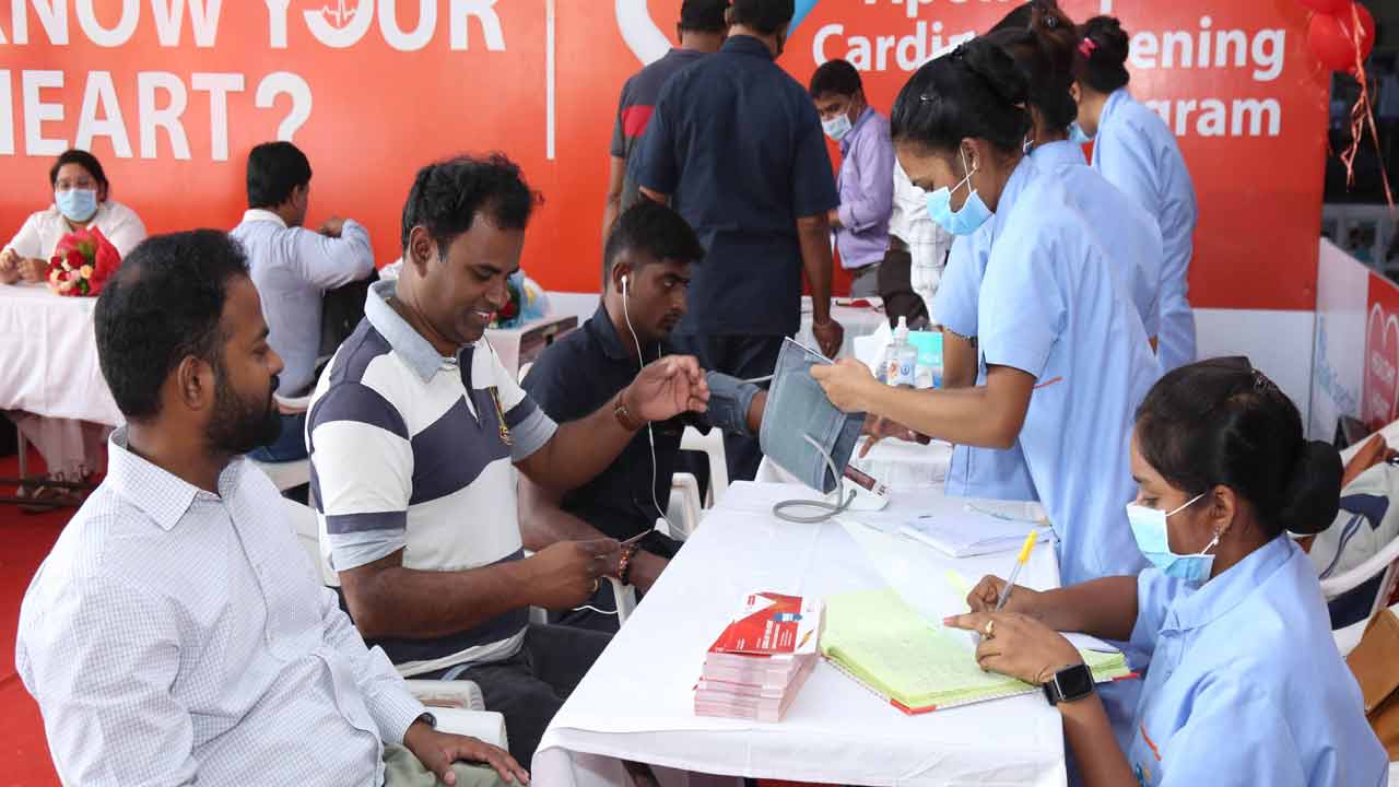 Apollo Hospitals and HMR organize free cardiac screening to celebrate World Heart Day at Ameerpet Metro Station