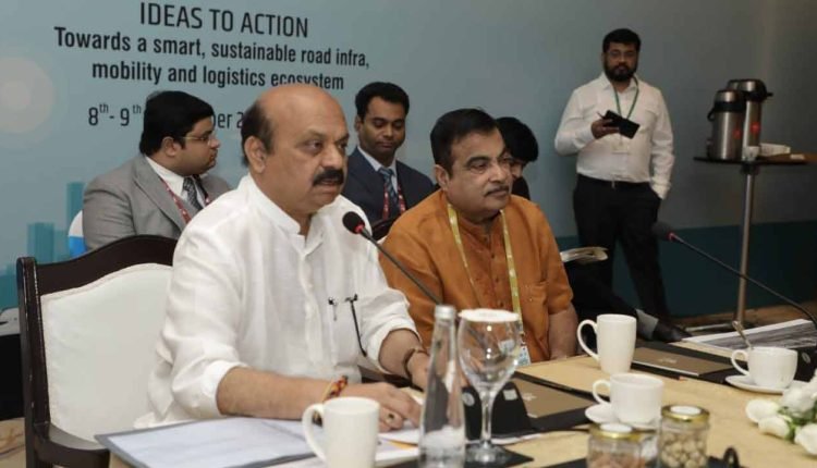 Nitin Gadkari chairs a meeting with Karnataka CM Bommai