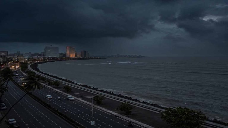 Mumbai Rains LIVE: Roads, Subways Flooded, Massive Traffic Snarl on Eastern & Western Expressway
