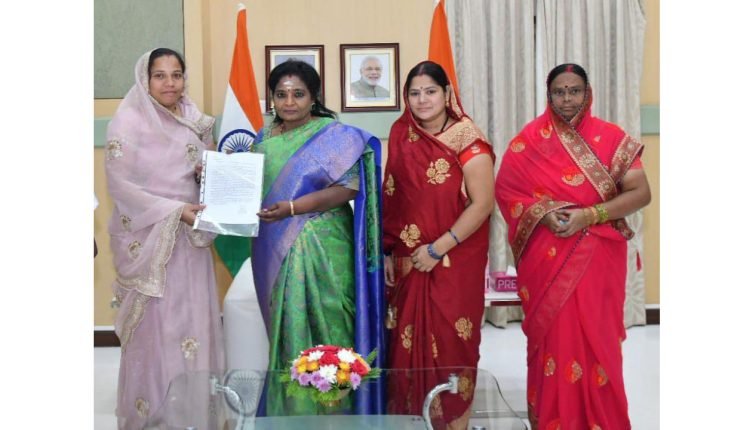 Raja Singh’s wife meets Guv; pleads for release of her husband