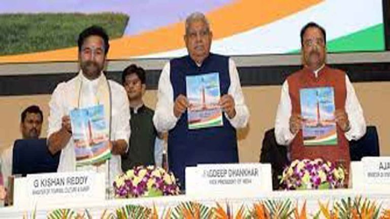Jagdeep Dhankhar Presents National Tourism Awards on World Tourism Day