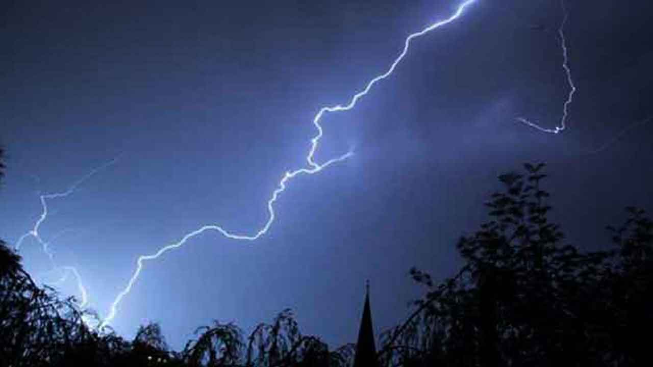 Three Died Due To Lightning In Vikarabad 