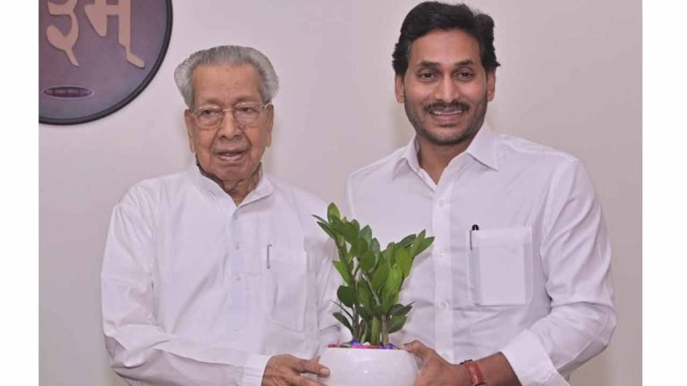 Chief Minister meets Governor at Raj Bhavan