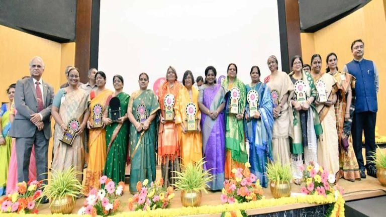 Governor calls for more women in science