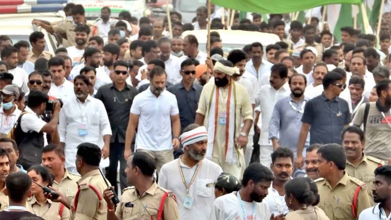 Rahul Gandhi supports scrapping of GST on handlooms