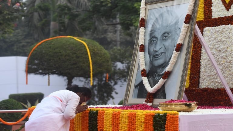 President Pays Homage to Sardar Vallabhbhai Patel on his Birth Anniversary