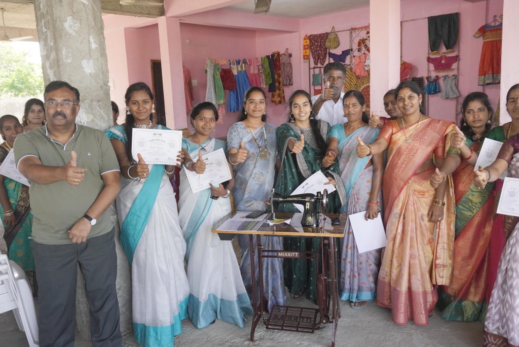 18 Poor women of Rudrur Were given away 18 Sewing Machines | INDToday