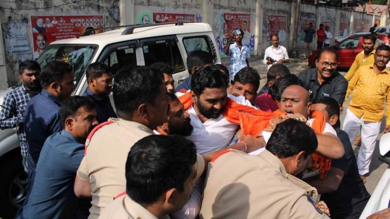 BJP Ativists Tried to Gherao TRS Bhavan, Arrested