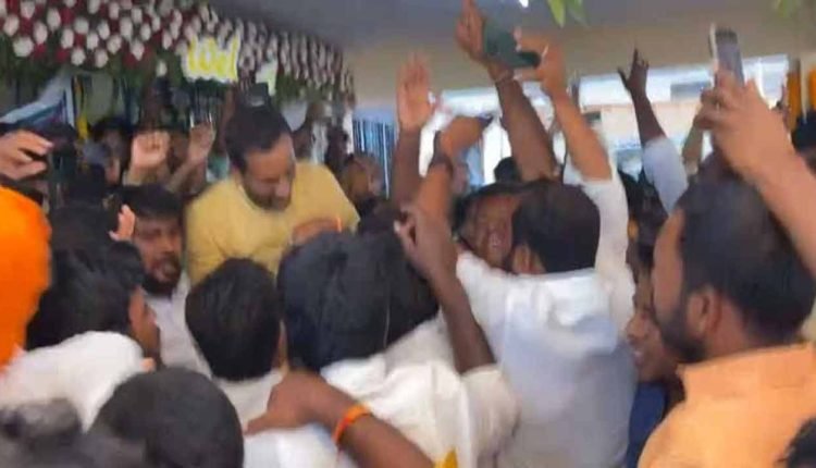 Clash Between BJP And TRS Workers In Dubbaka