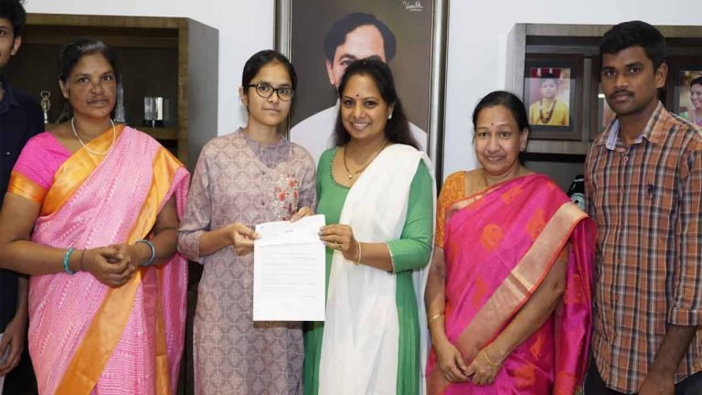 MLC Kavitha extends financial support to Harika's medical education