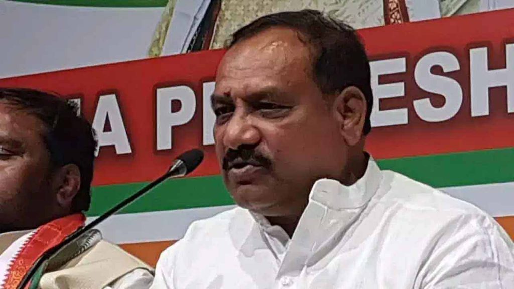 800 Ponds Occupied By BRS Leaders: TPCC Chief | INDToday