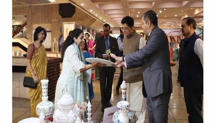 Textile Minister Piyush Goyal appreciates Cottage Emporium
