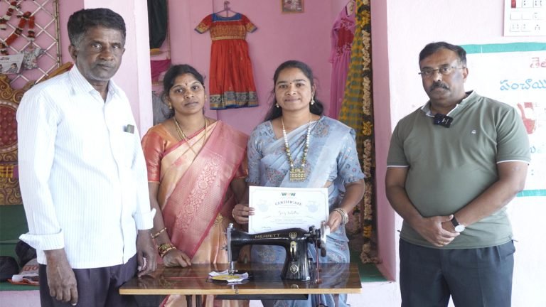 18 Poor women of Rudrur Were given away 18 Sewing Machines