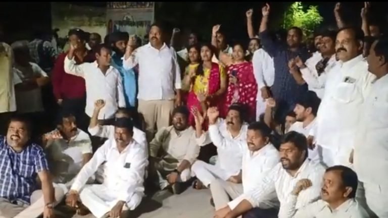 IT raids on Malla Reddy: TRS Activists Launches Protest
