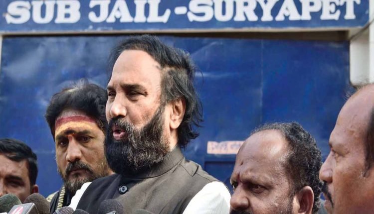 KCR misusing police to implicate Congress workers in false cases: Uttam