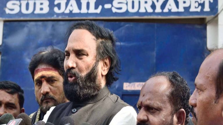 KCR misusing police to implicate Congress workers in false cases: Uttam