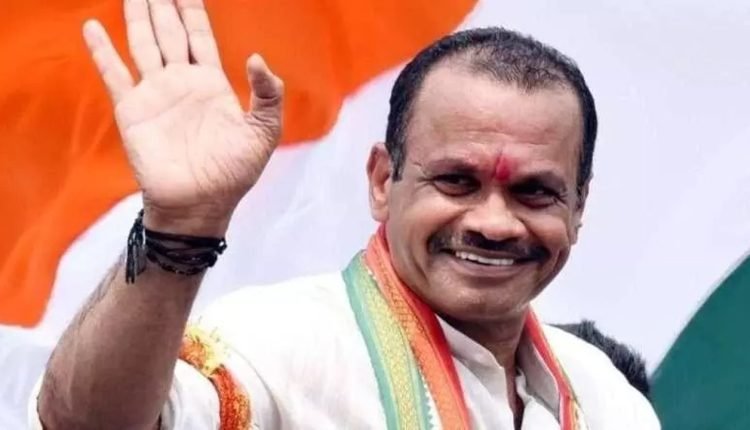 Komatireddy Venkat Reddy sensational comments