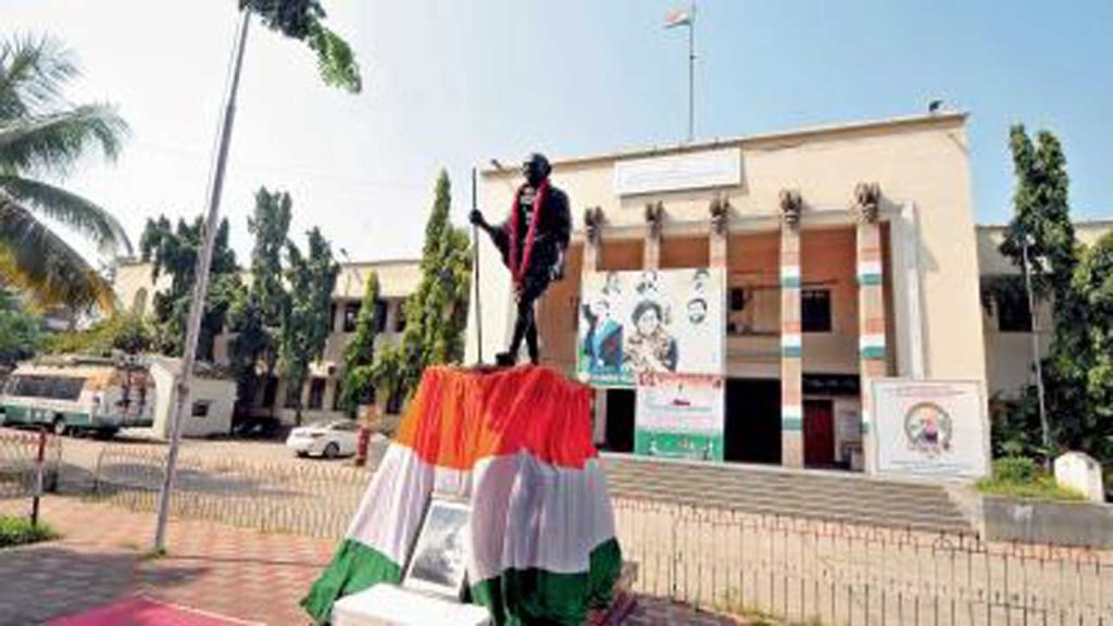 Priyanka Calls Telangana Congress dissident leaders to Delhi
