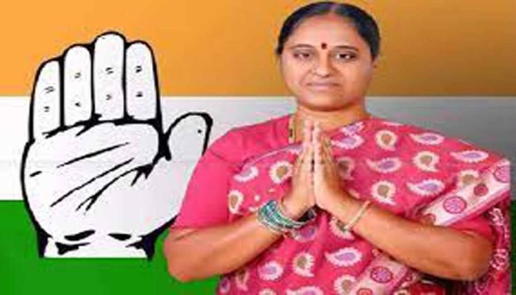 Konda Surekha Resigned From TPCC Executive Committee