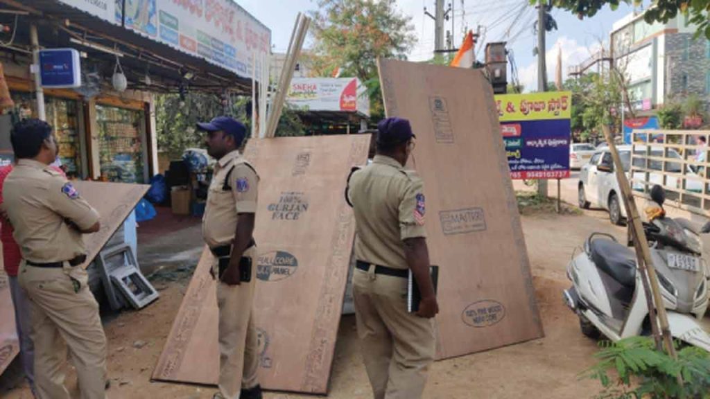 BIS Seized Spurious Marine Plywood And Blocks Boards