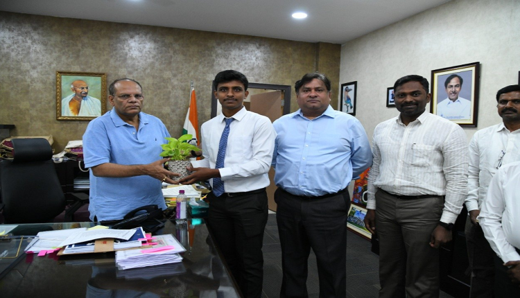 Koppula Congratulated Umakanth Who Got Selected For IAF Pilot Officer