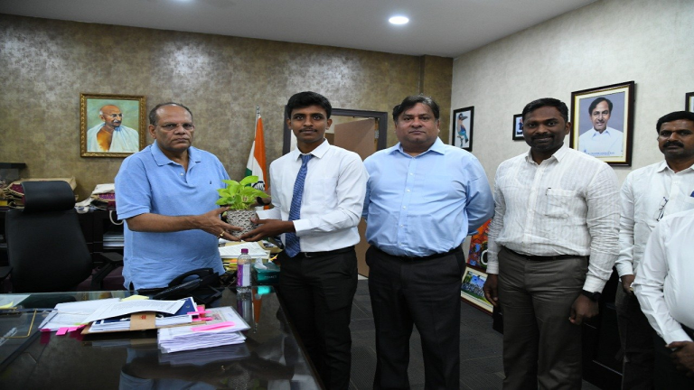 Koppula Congratulated Umakanth Who Got Selected For IAF Pilot Officer