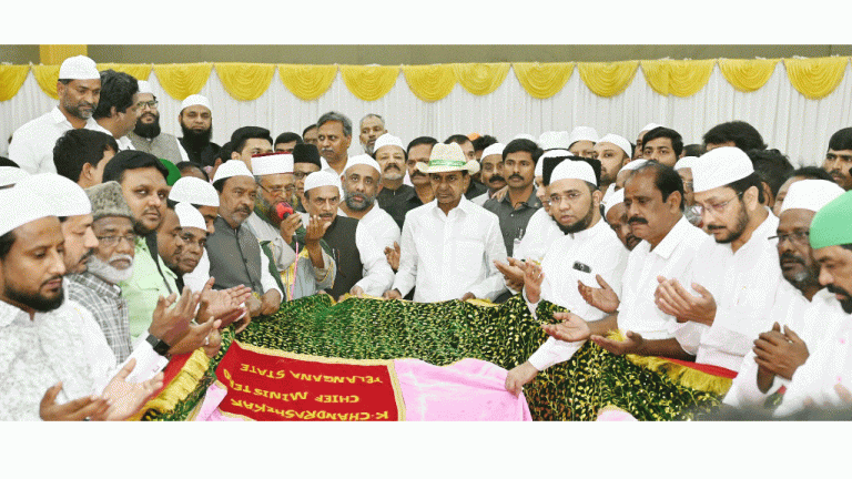 Watch: CM KCR Presents ''Chadar'' For The Ajmer Dargah Urs