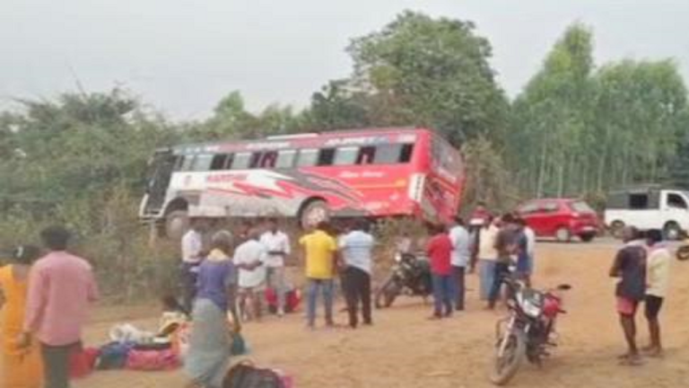 Bus Driver Dies Due To Heart Attack But All Passengers Safe