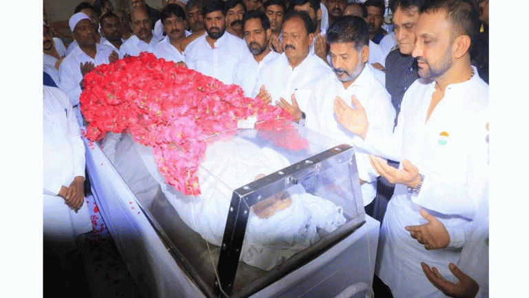 Revanth Reddy, Shabbir Ali Paid Tribute To Mukarram Jah
