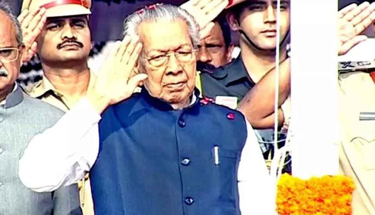 Andhra Pradesh Governor hoists the natioanl flag in Vijayawada