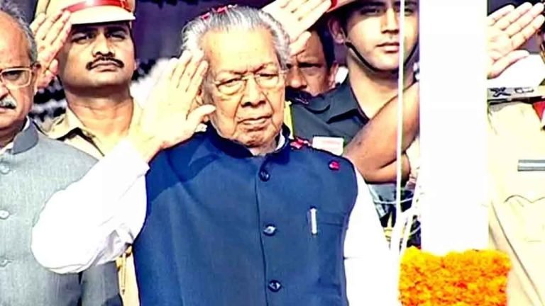 Andhra Pradesh Governor hoists the natioanl flag in Vijayawada
