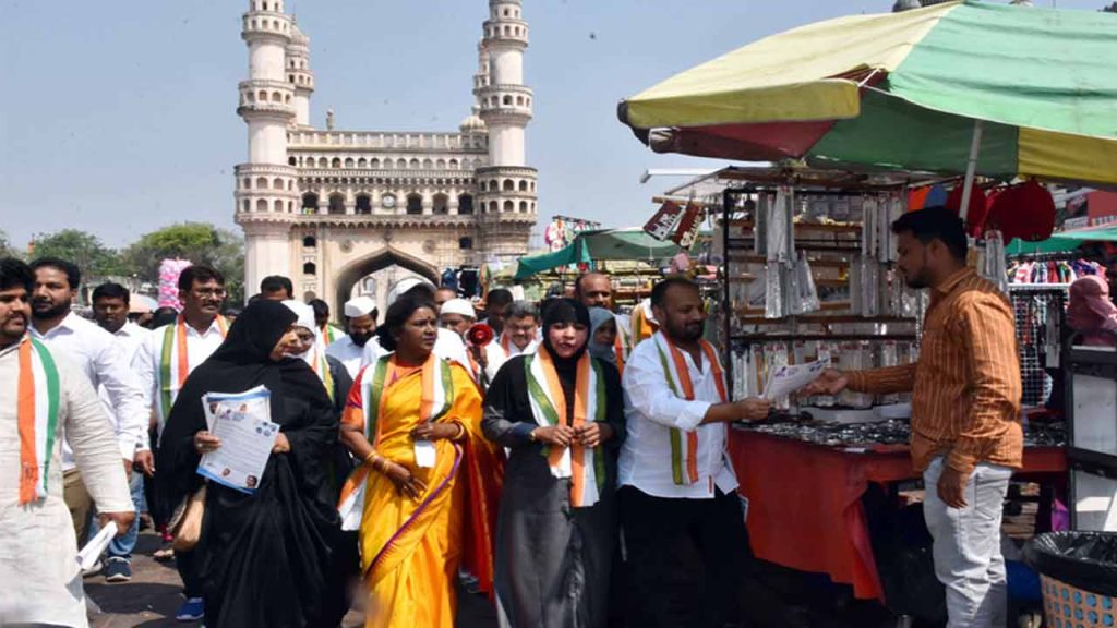 Hyderabad Congress launches 'Haath Se Haath Jodo' campaign from Charminar