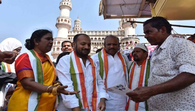 Hyderabad Congress launches 'Haath Se Haath Jodo' campaign from Charminar