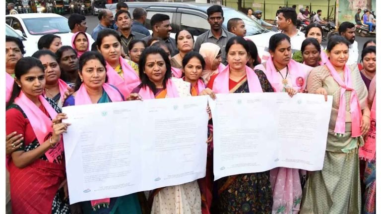 BRS Women Leaders Protested Near Raj Bhavan