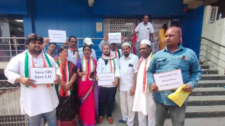 Congress stages protest outside SBI branch in the Adani issue