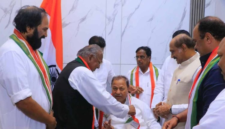 Telangana: Dharmapuri Srinivas Rejoins Congress