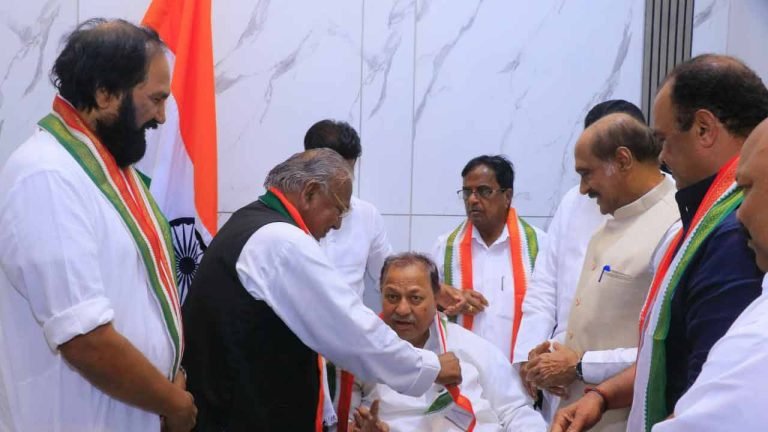 Telangana: Dharmapuri Srinivas Rejoins Congress