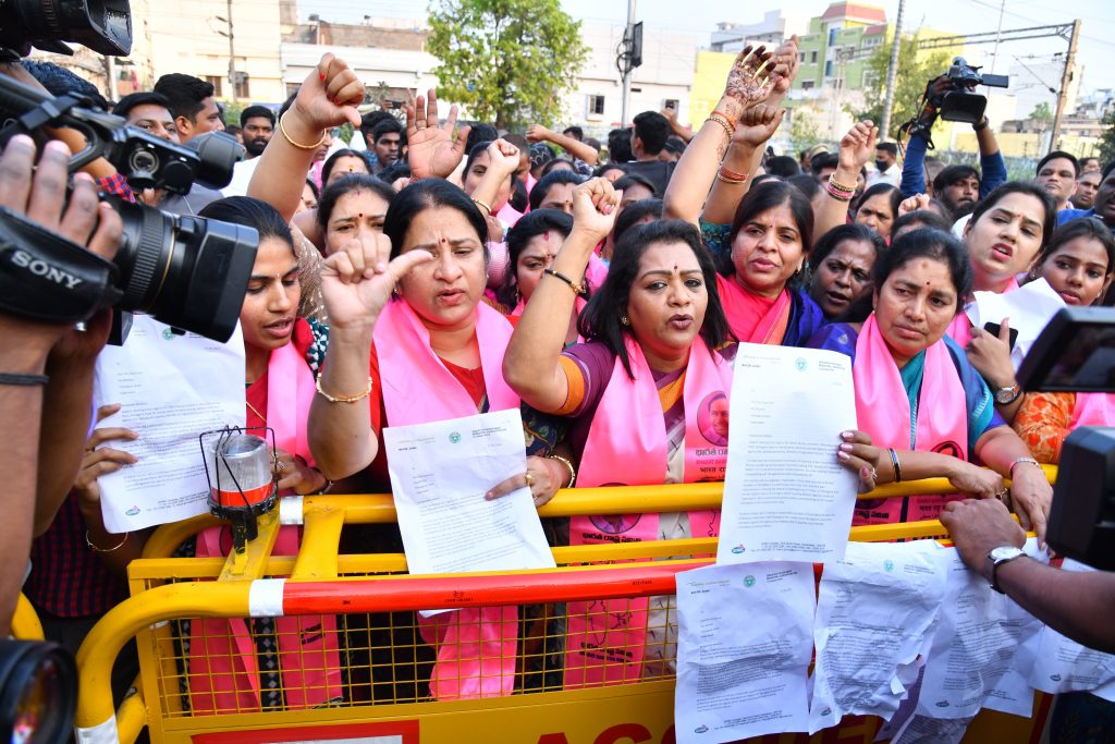 BRS Women Leaders Protested Near Raj Bhavan
