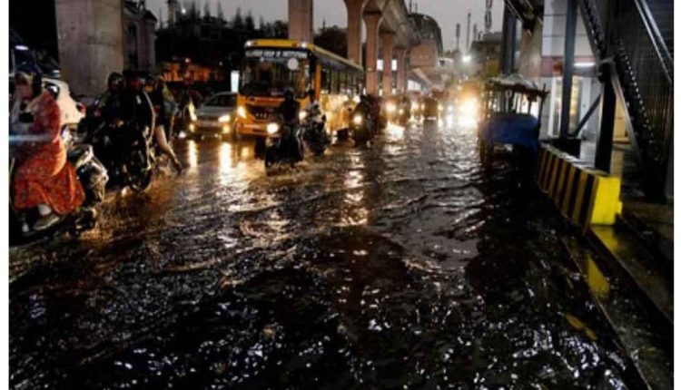 Hyderabad: Heavy Rain And Surprise Hailstorm Hits The City | INDToday