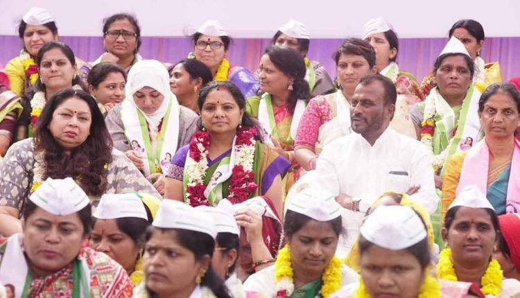 K Kavitha's hunger strike begins at Jantar Mantar