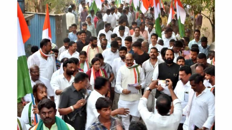 Manikrao Thakre participates in the 'Haath Se Haath Se Jodo' Yatra in Kodad