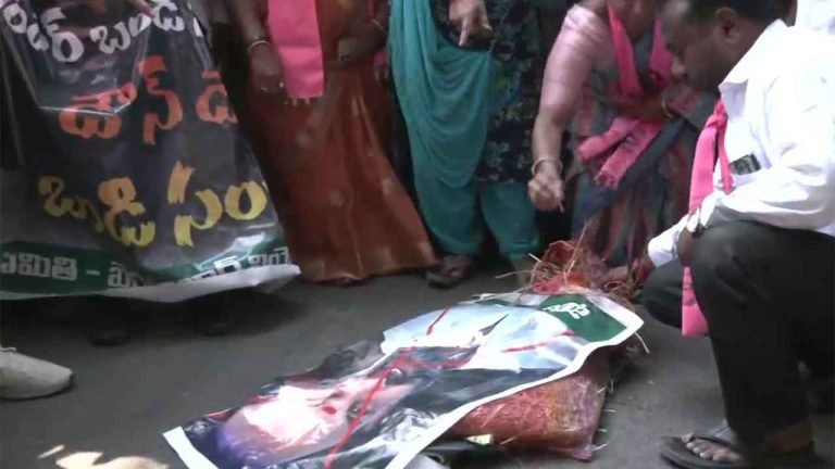 Delhi Liquor Scam: BRS Workers In Support Of Kavitha, Burnt Effigy Of Bandi Sanjay