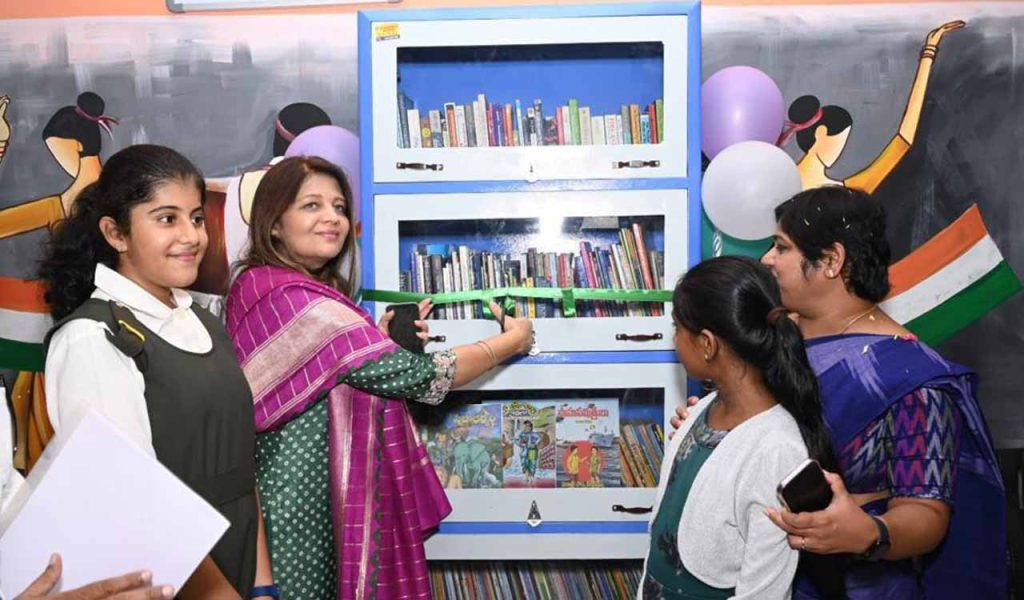Hyderabad: Youngster Opens Library for Girls