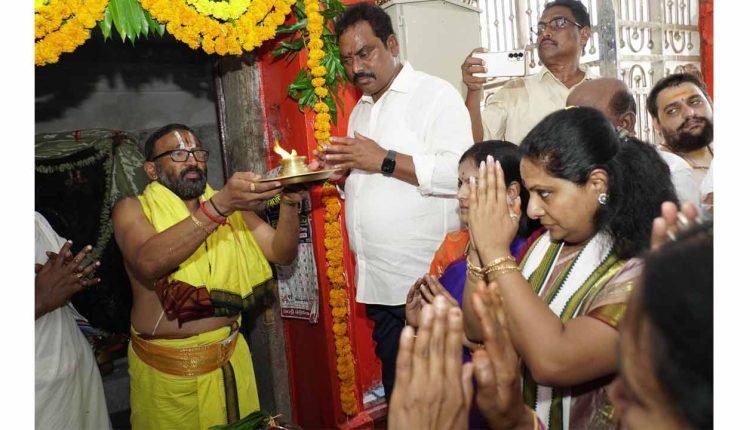 MLC K. Kavitha visits Kondagattu Temple