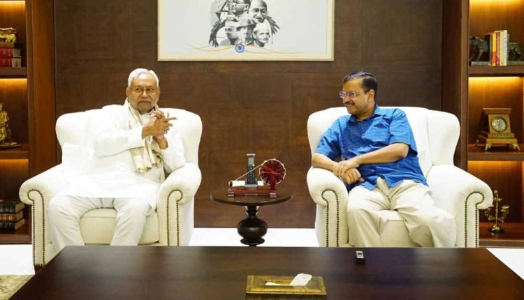 Nitish Kumar Meets Kejriwal: Extends Support To AAP Govt