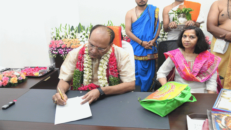Somesh Kumar assumes office as Advisor to Telangana Govt.