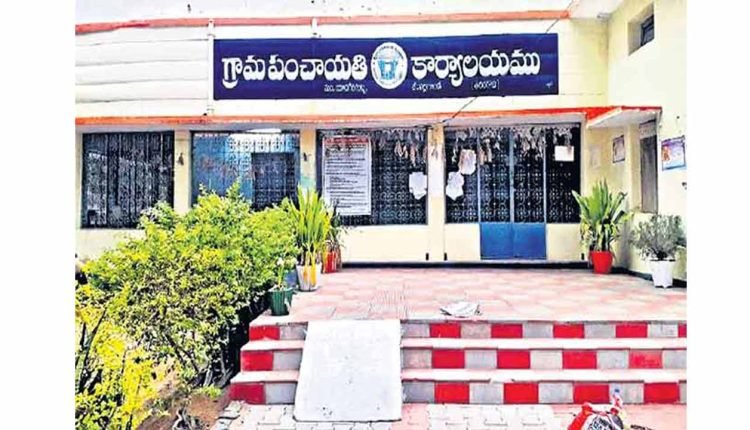 Telangana: Sarpanch Locked Gram Panchayat Office