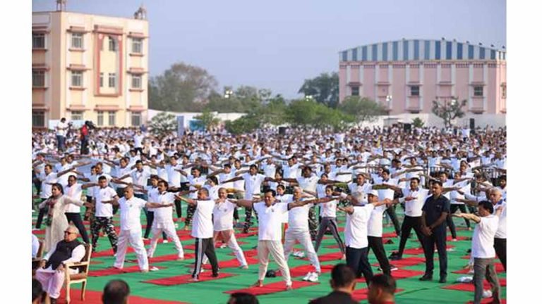 More than 15,000 people joined the ‘Yoga Mahotsav’ in Jaipur